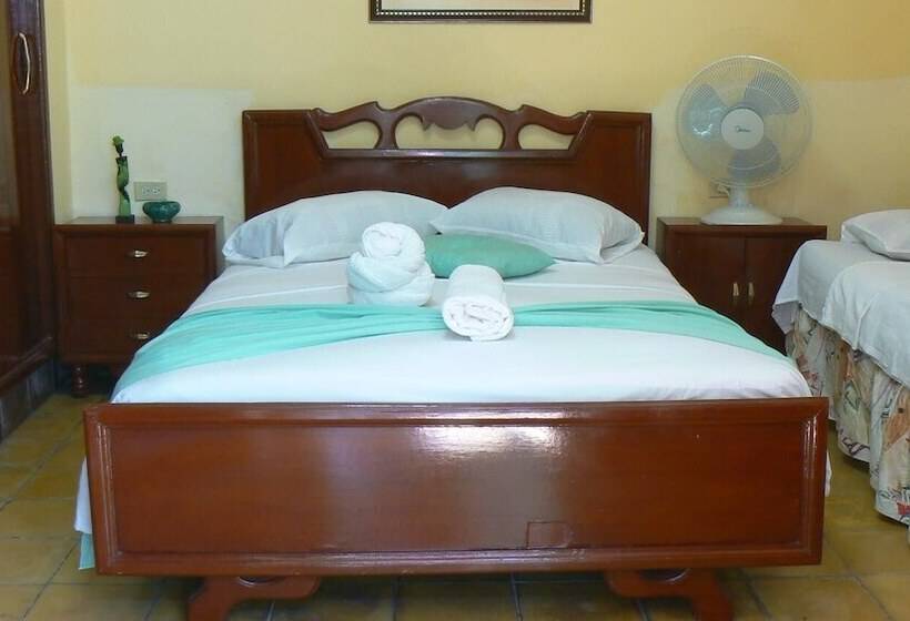 پانسیون Hostal Santa Martha