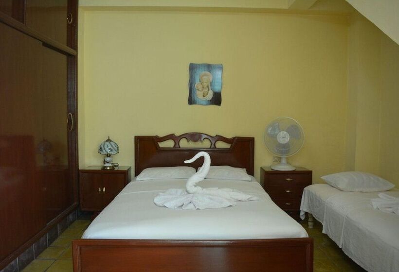 پانسیون Hostal Santa Martha