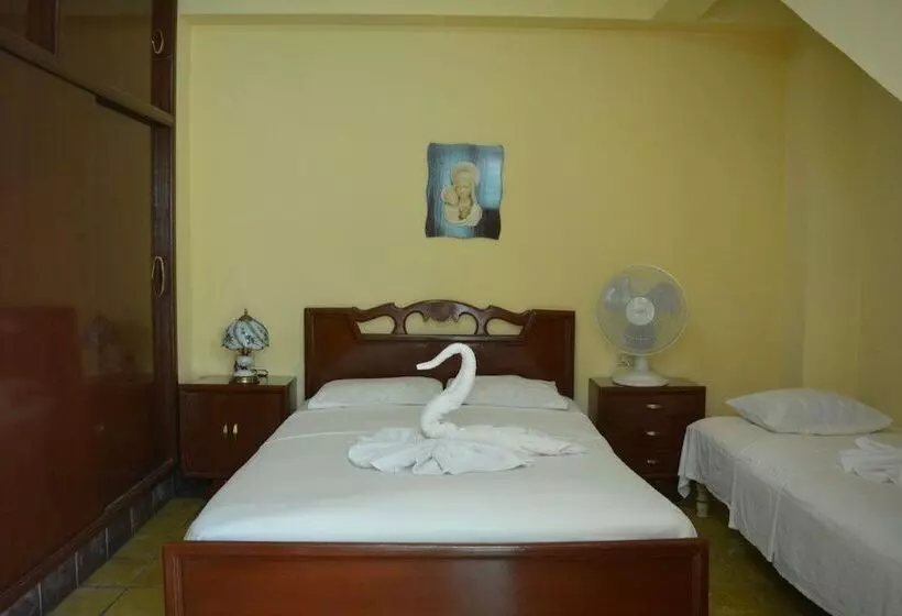 پانسیون Hostal Santa Martha