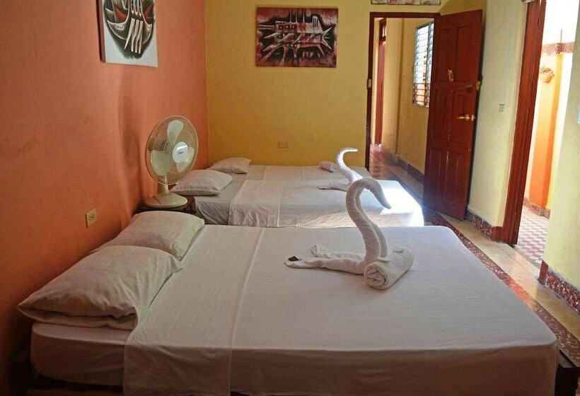 پانسیون Hostal Santa Martha