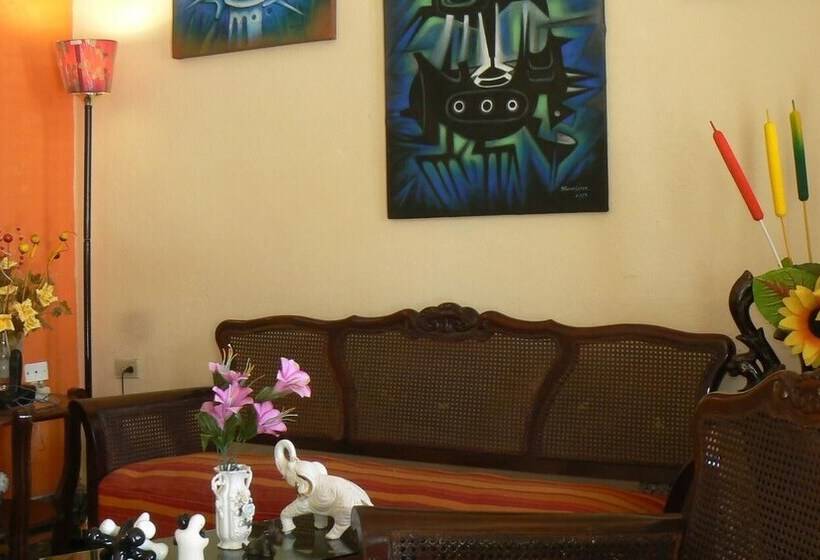 پانسیون Hostal Santa Martha