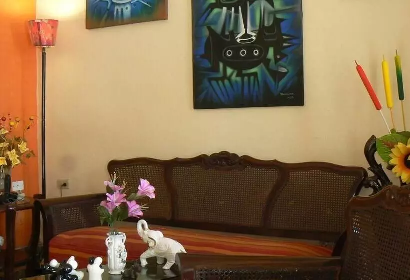 پانسیون Hostal Santa Martha