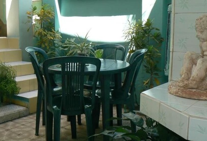 پانسیون Hostal Santa Martha