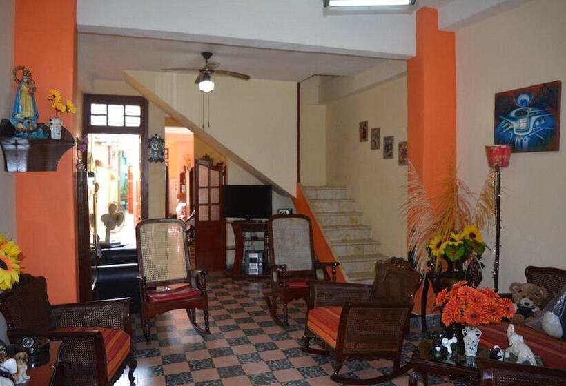 پانسیون Hostal Santa Martha