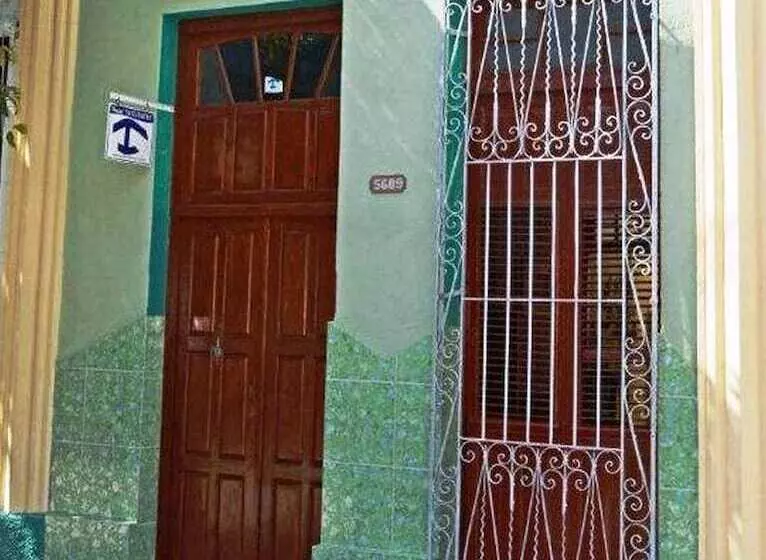 پانسیون Hostal Santa Martha