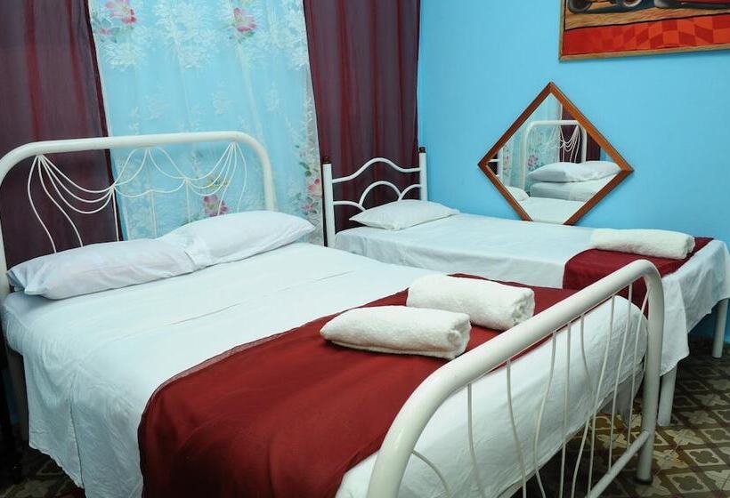 پانسیون Hostal Yuliet & Ariel