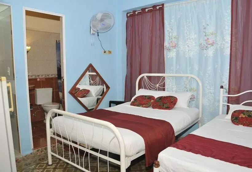 پانسیون Hostal Yuliet & Ariel