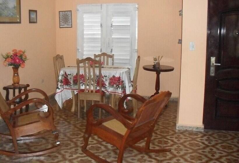 پانسیون Hostal Yuliet & Ariel