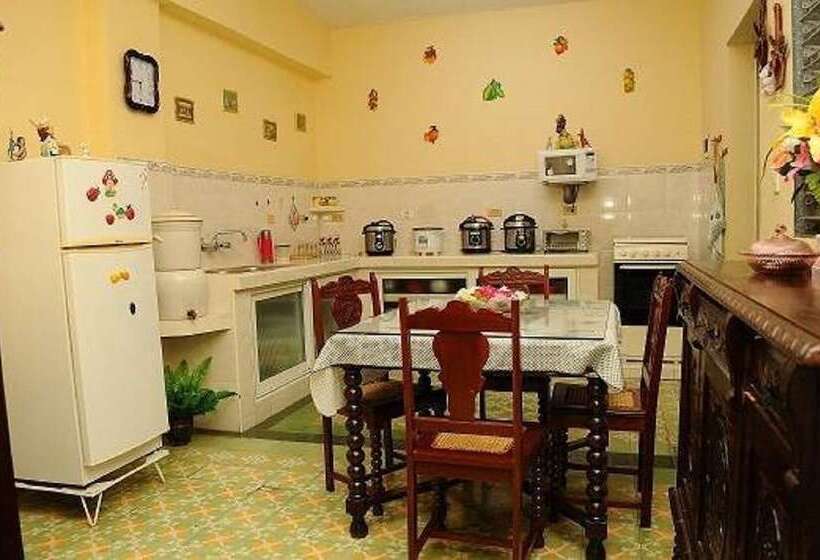 پانسیون Hostal Yuliet & Ariel