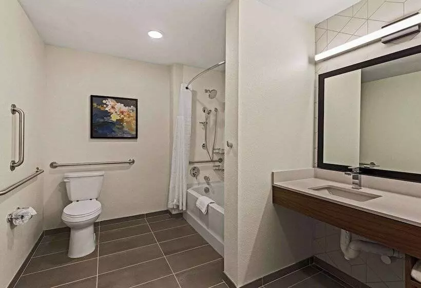 Hotelli Everhome Suites Fayetteville Near Fort Liberty
