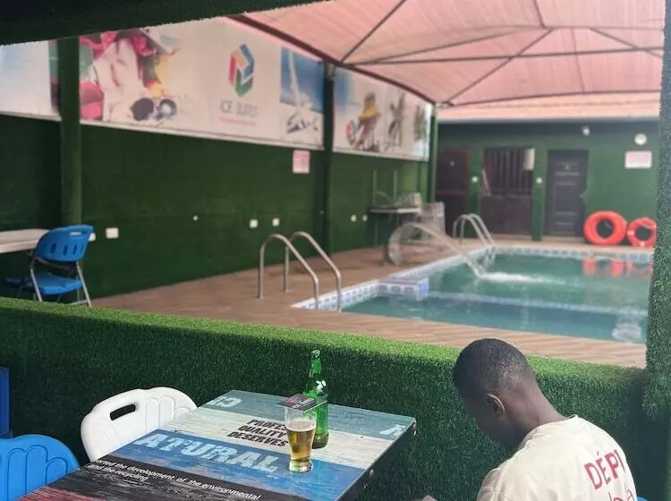 هتل Ice Suites