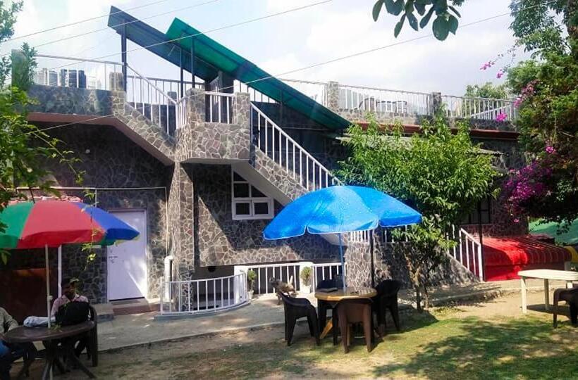Курорт Sarovar Inn