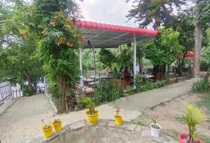 Курорт Sarovar Inn