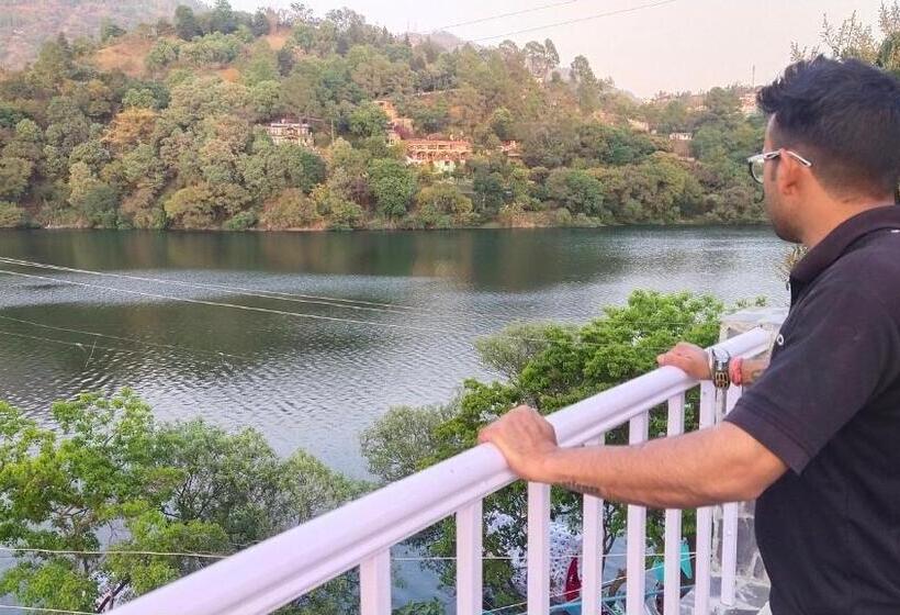 Курорт Sarovar Inn