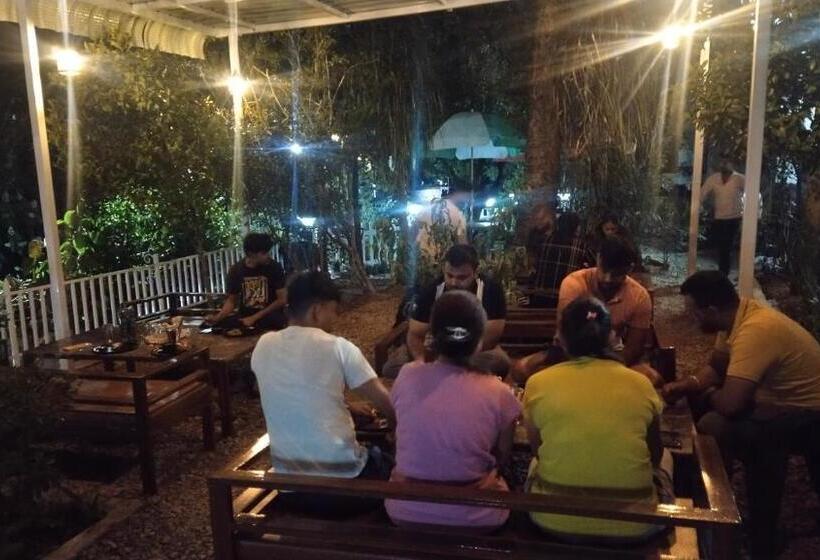 Курорт Sarovar Inn