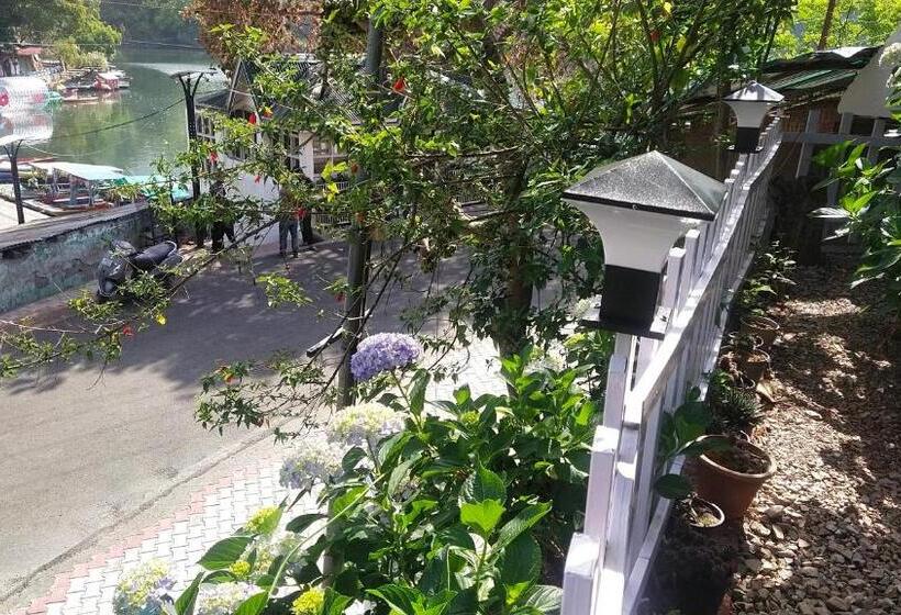 Курорт Sarovar Inn