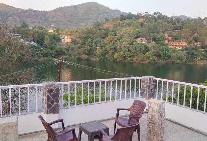 Курорт Sarovar Inn