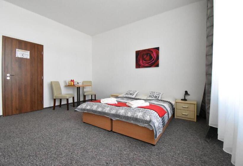 הוסטל Penzion B5