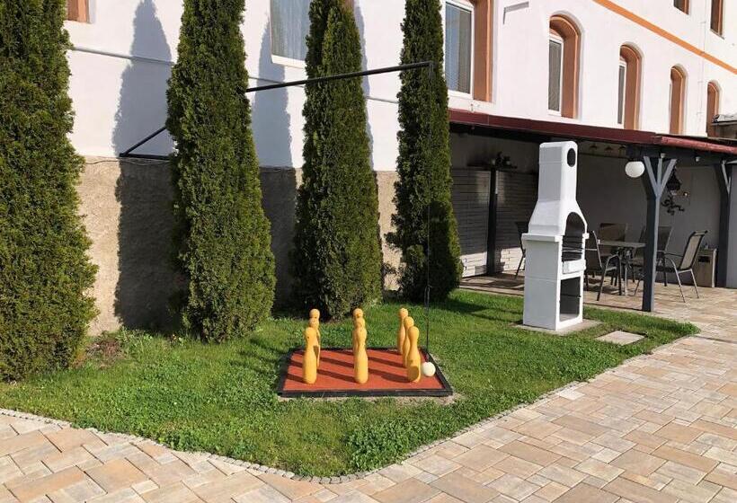 הוסטל Penzion B5