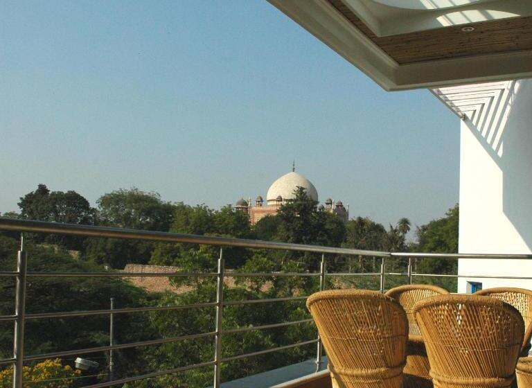 تختخواب و صبحانه B Nineteen