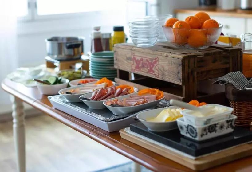 تختخواب و صبحانه Bed&breakfast Tuure