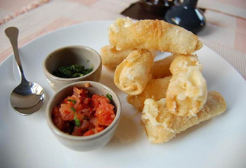 تختخواب و صبحانه Traditional Homes Swotha