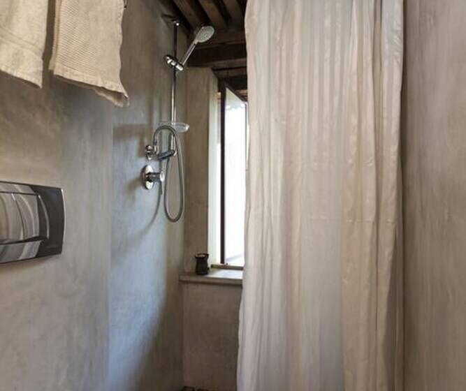 تختخواب و صبحانه Traditional Homes Swotha