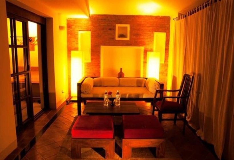 تختخواب و صبحانه Traditional Homes Swotha