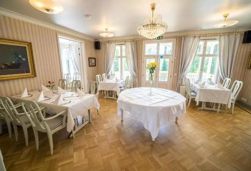 هتل Karolineburg Manor House