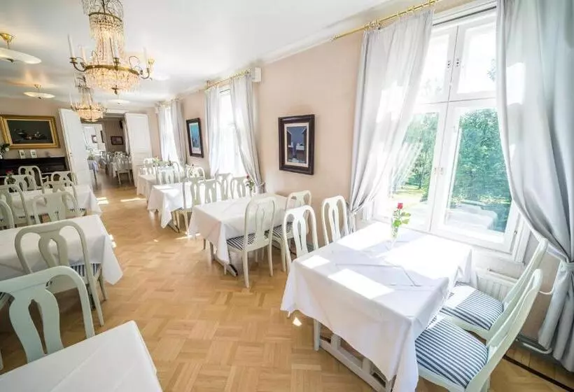 هتل Karolineburg Manor House