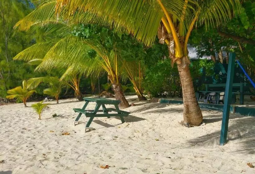 هتل Matriki Beach Huts