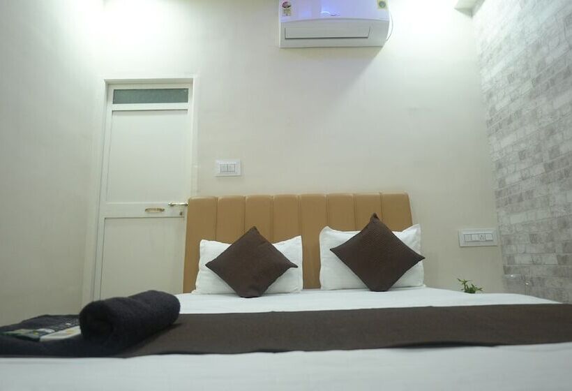 هتل Mahakal Avantika Palace