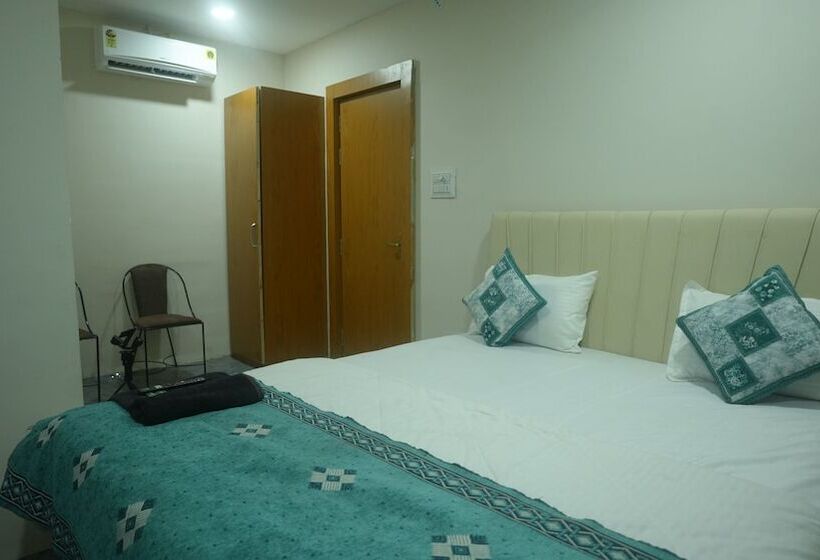 هتل Mahakal Avantika Palace