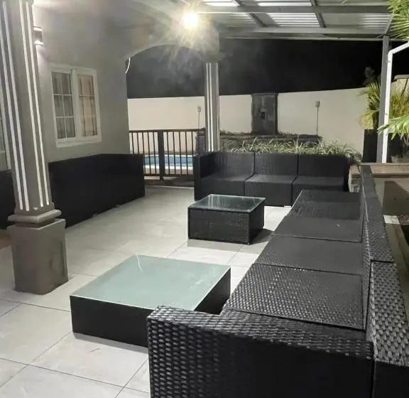 پانسیون Villa Essarbel