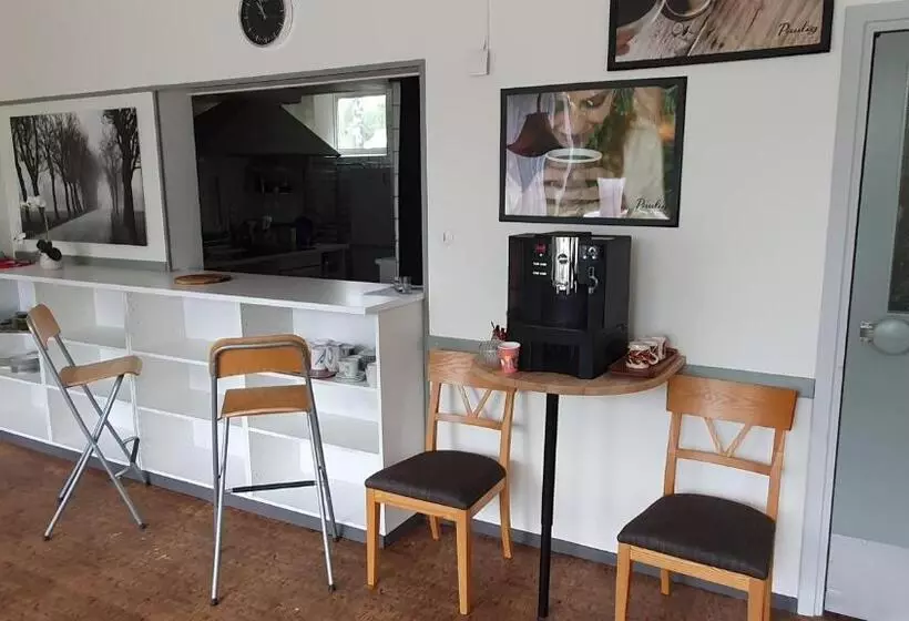 Retkeilymaja Folketshus I Olshammar