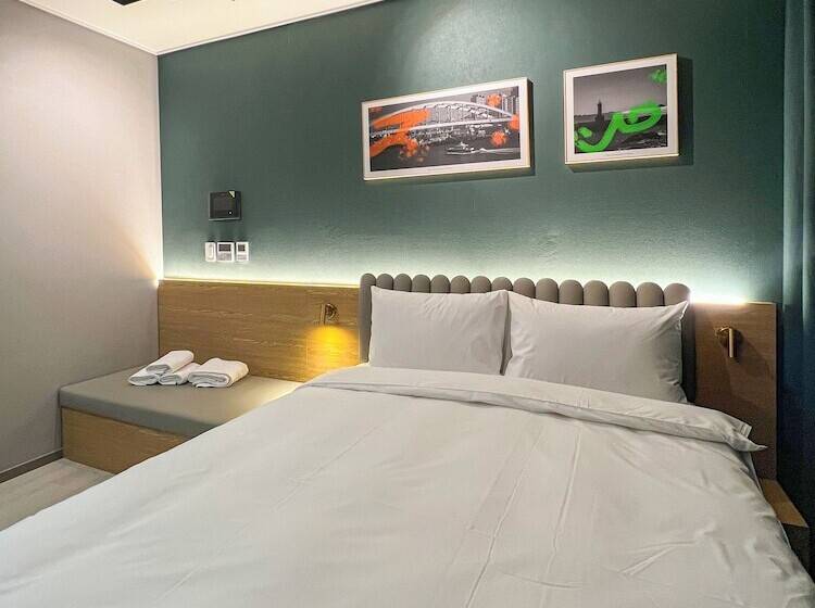 酒店 Cotice The Bridge