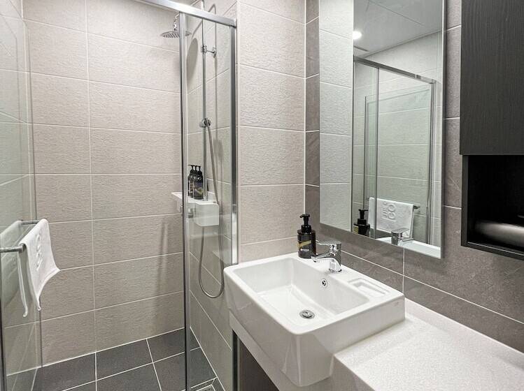 호텔 Cotice The Bridge