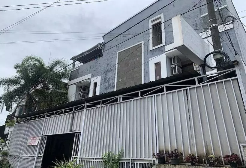 Hotelli Oyo 94115 Pondok Sahabat Vianty