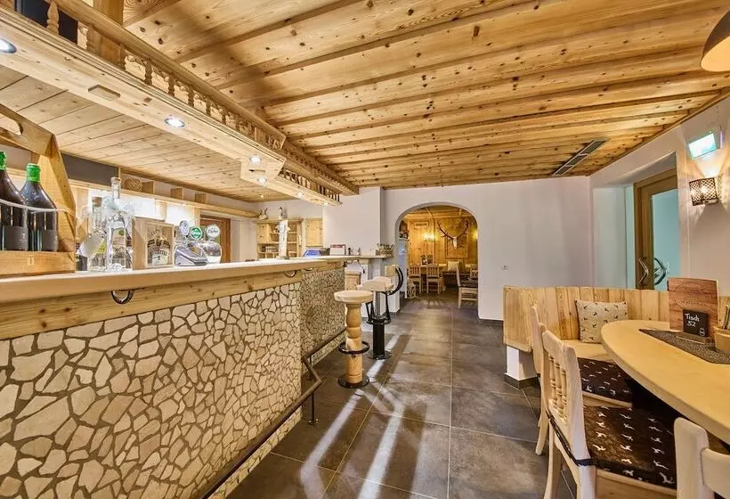 ペンション Platzhirsch Rooms   B&b   Self Check In