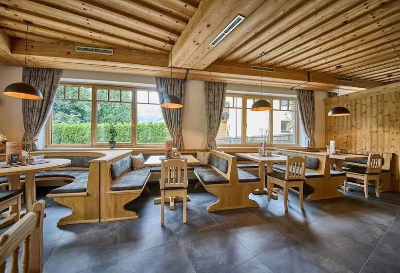 ペンション Platzhirsch Rooms   B&b   Self Check In