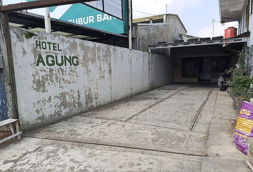 Spot On 94085 Hotel Agung