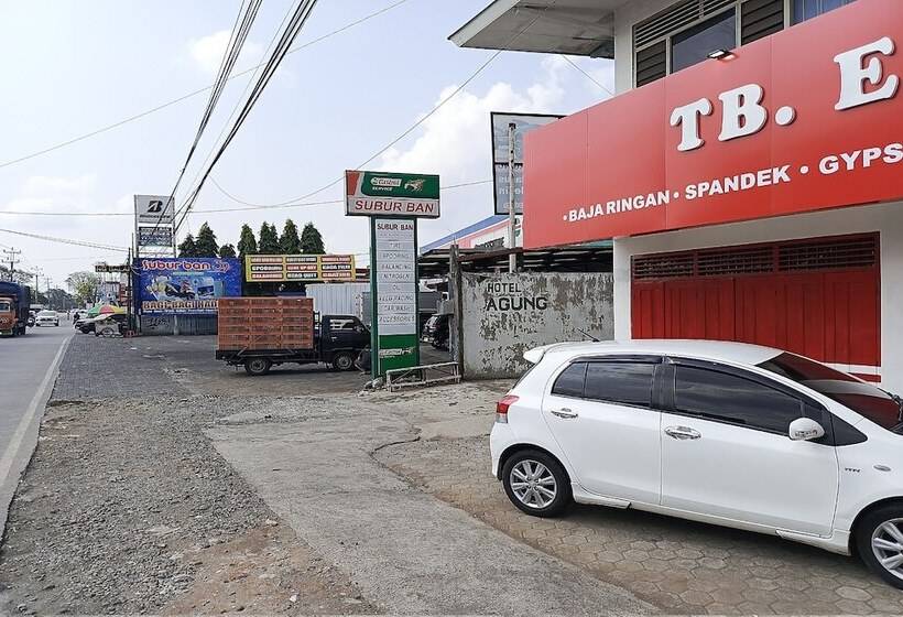 Spot On 94085 Hotel Agung