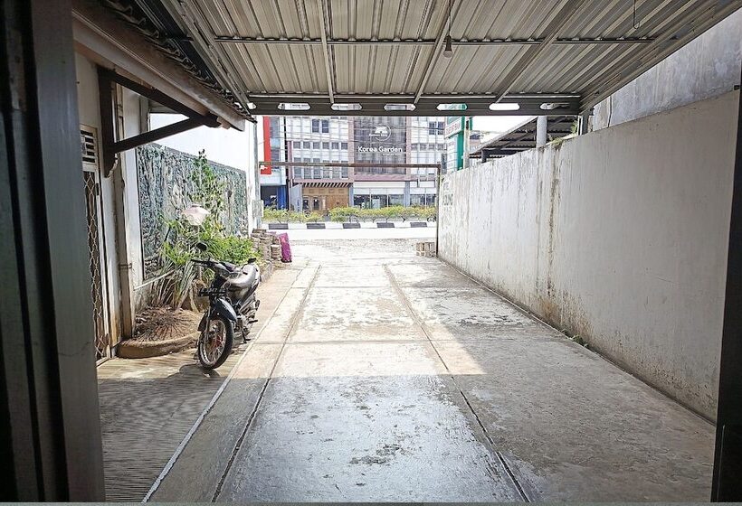 Spot On 94085 Hotel Agung