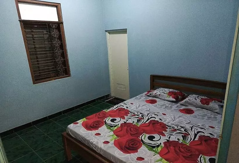 Spot On 94085 Hotel Agung