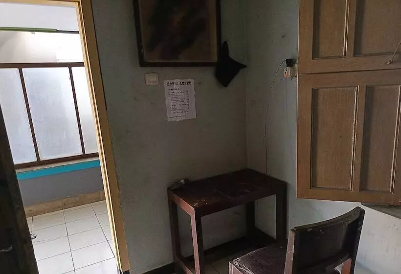 Spot On 94085 Hotel Agung