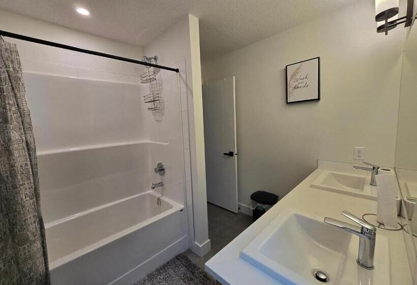 تختخواب و صبحانه Creekstone Oasis