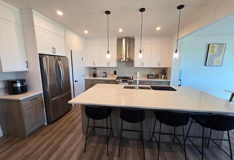 تختخواب و صبحانه Creekstone Oasis