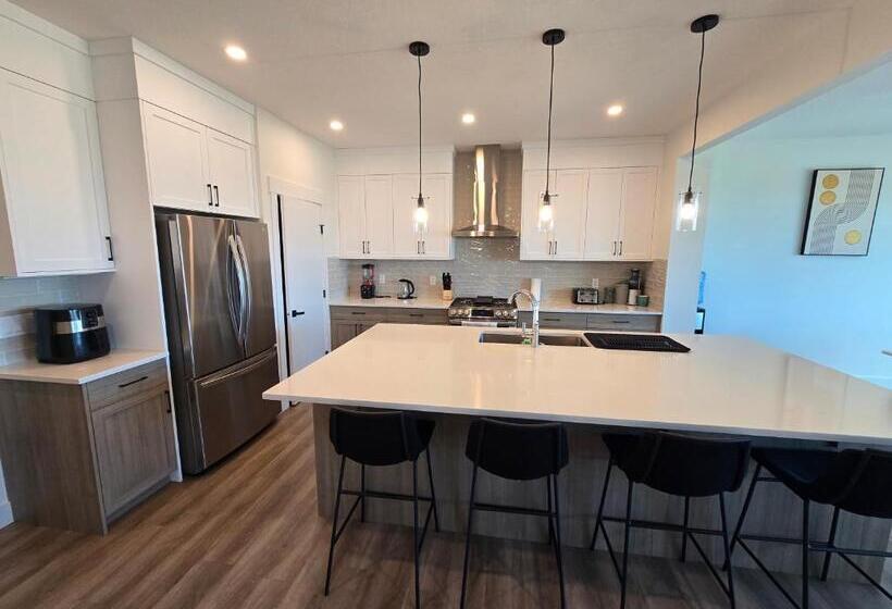 تختخواب و صبحانه Creekstone Oasis