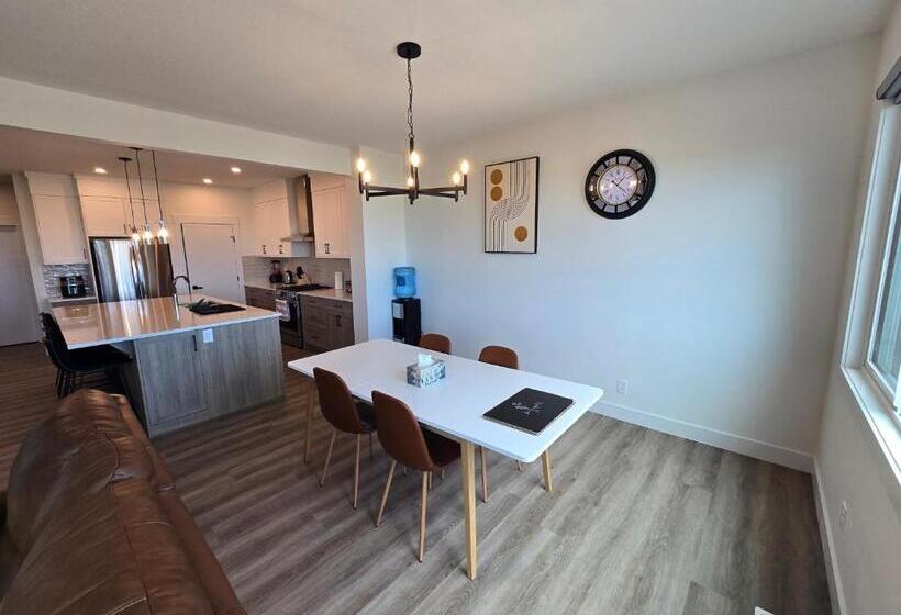 تختخواب و صبحانه Creekstone Oasis