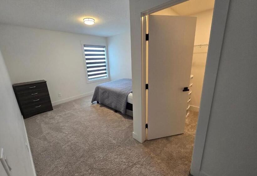 تختخواب و صبحانه Creekstone Oasis